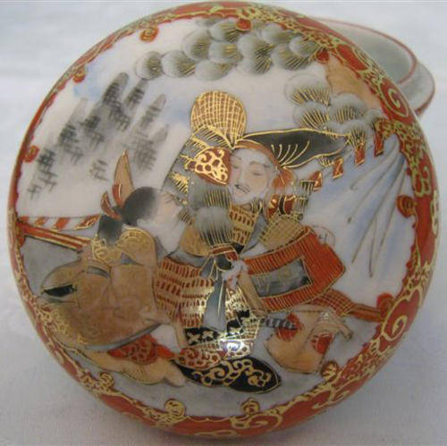 ANTIQUE, HAND PAINTED CHINESE PORCELAIN JAR WITH A LID, PERFECT !!!