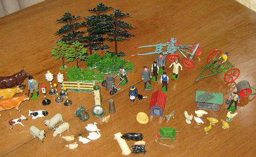 A COMPREHENSIVE SET OF VINTAGE, BRITIANS LEAD FARMYARD TOYS