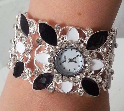 STUNNING BRACELET WATCH