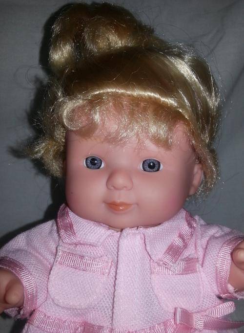 THE CUTTEST BABY DOLL PRESS HER BELLYBUTTON AND SHE TALKS AND CRIES