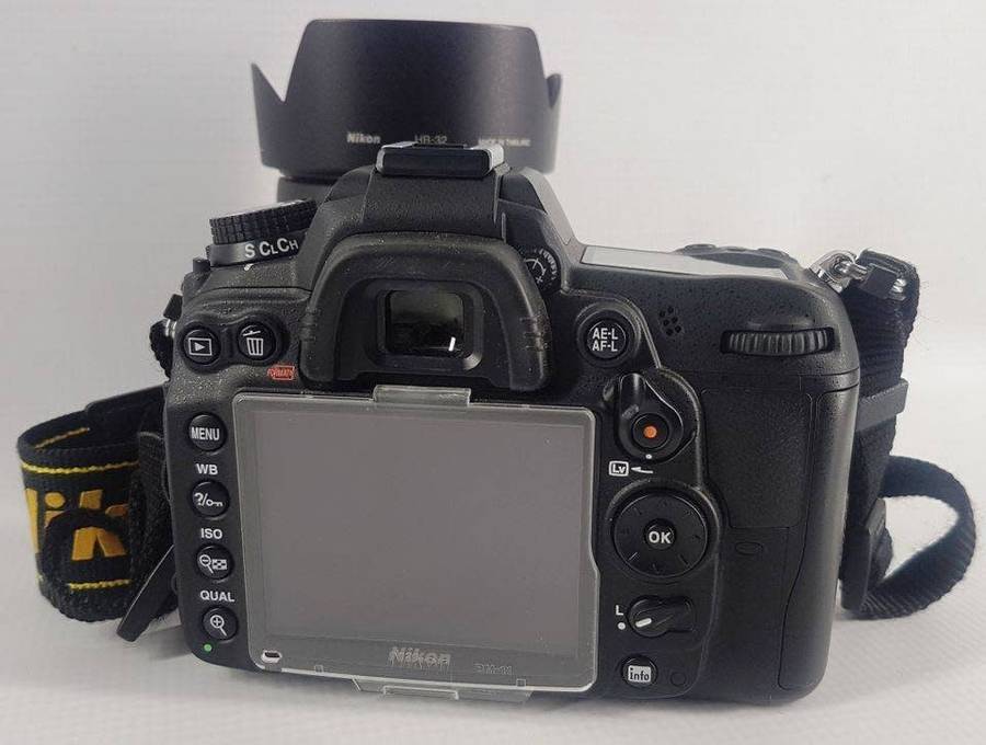 Nikon D7000 Camera Body with AF-S Nikkor 18-105mm 1:3.5-5.6G ED Lens Charger Battery Backpack