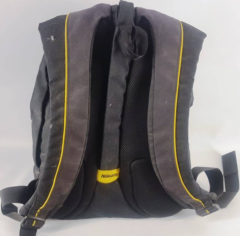 Nikon D7000 Camera Body with AF-S Nikkor 18-105mm 1:3.5-5.6G ED Lens Charger Battery Backpack