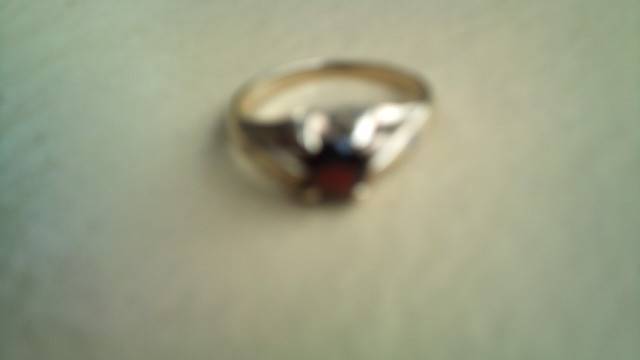 STUNNING 9CT RED STONE TWO DIAMONDS RING***BID NOW****