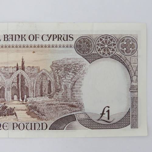 Cyprus 1993 one pound banknote UNC - Slight creases