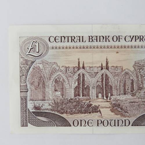 Cyprus 1993 one pound banknote UNC - Slight creases