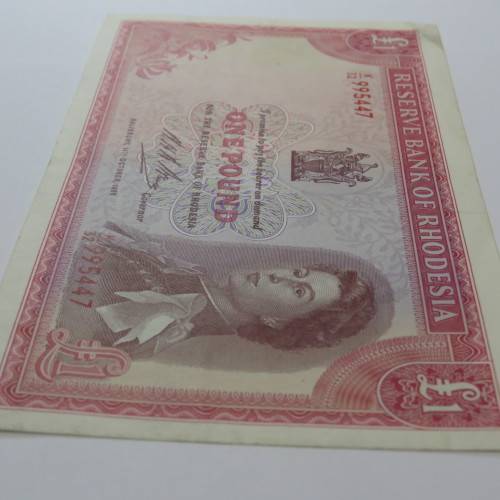 Reserve Bank of Rhodesia one pound Salisbury 14 October 1968 - EF+/AU with bent corner