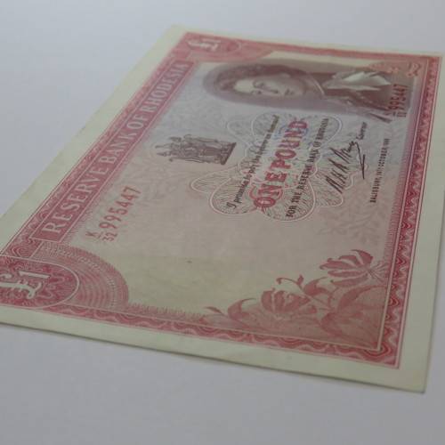 Reserve Bank of Rhodesia one pound Salisbury 14 October 1968 - EF+/AU with bent corner