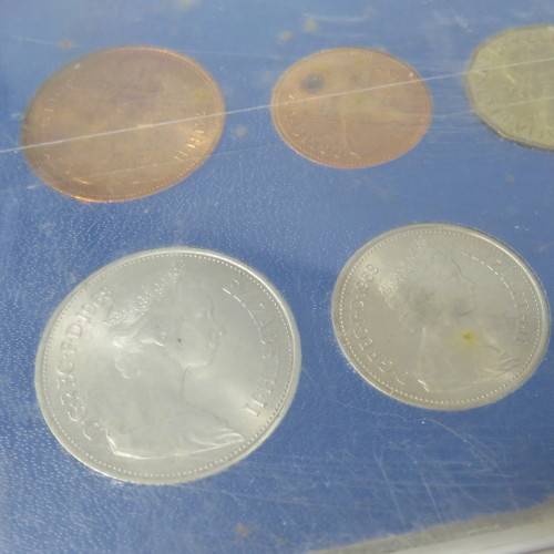 Great Britain coin set with last Pound, shilling, penny coins and First Decimal coins - uncirculated