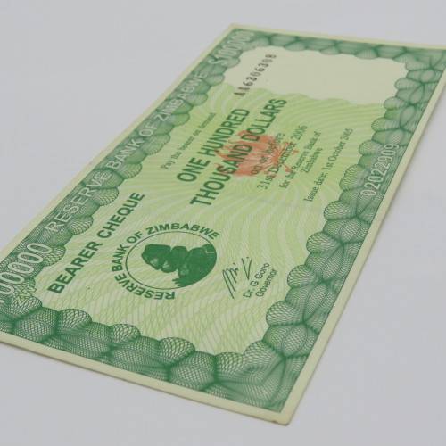 Zimbabwe $100000 - Bearer cheque 1 October 2005 uncirculated - Dirty corner ZW 61