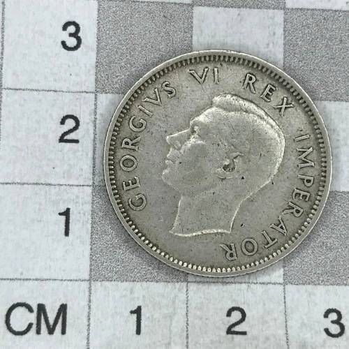 1943 SA Union date variation Shilling - 9 and 4 far apart