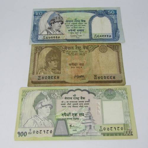 Lot of 10 world bank notes in good condition