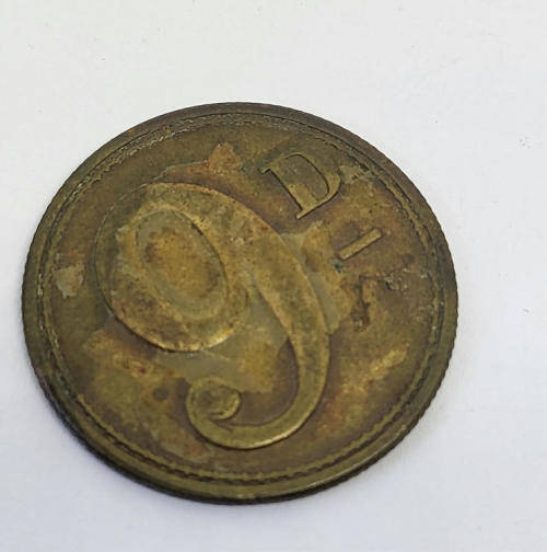 Pair of unusual 3d and 9d tokens
