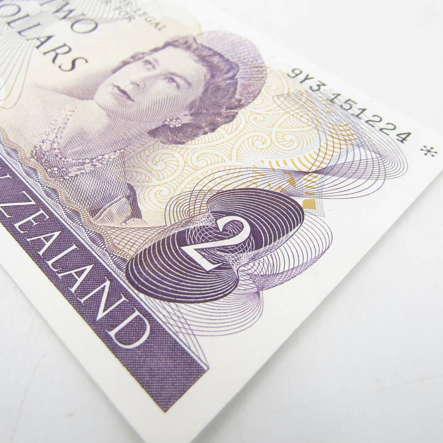 New Zealand 2 Dollars - 1977 to 1981 replacement note 9y3* AU condition