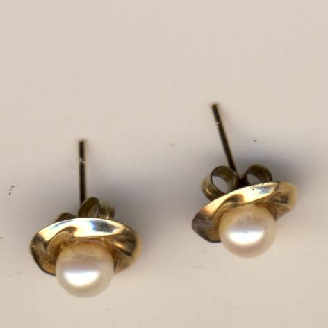 Pair of 9ct gold earrings with genuine pearls