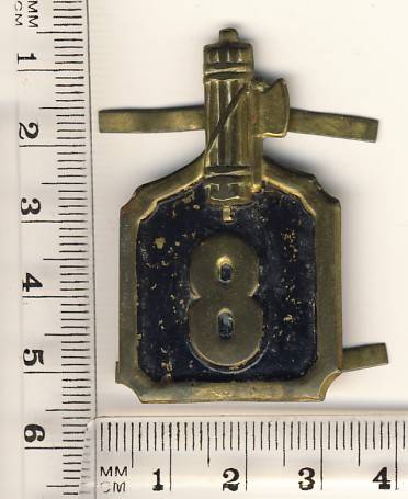 Italian WWII Cap badge with 8  - as per scan
