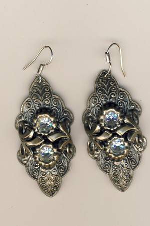 Costume Jewelery Earrings as per scan