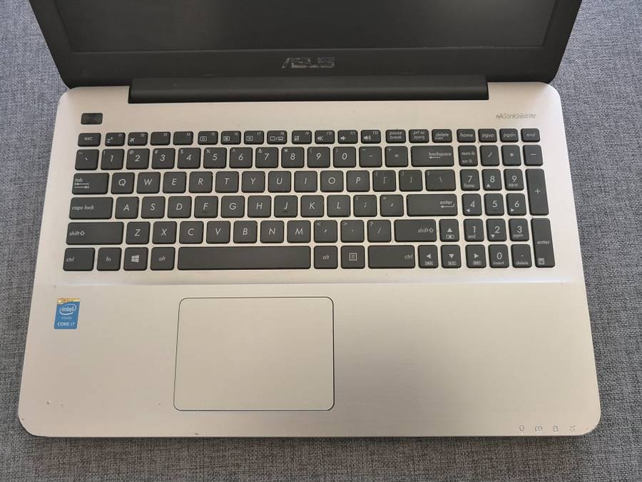 ASUS X555L 5TH GEN CORE i7-5500U 8GB RAM 500GB SSD 15.6"FULL-HD SCREEN