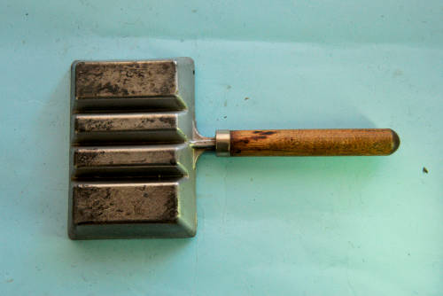Tools - Lee lead mould for ½ lb & 1 lb lead blocks fine used .