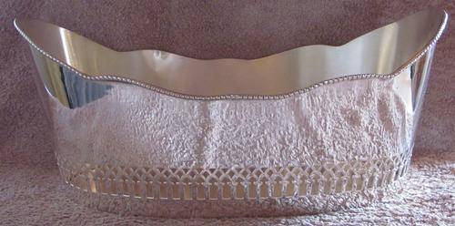 Beautiful as New - Salvaged - / Silver Plated Bread / Fruit Basket