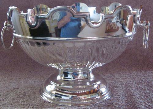 Beautiful as New - Salvaged - / Silver Plated Bowl