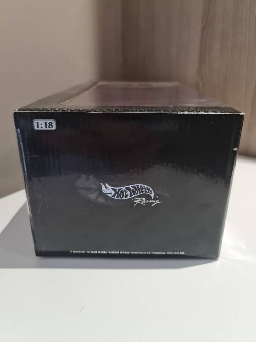 Hot Wheels - Scala 1/18 - Ferrari F2003 - GA - Micheal Schumacher