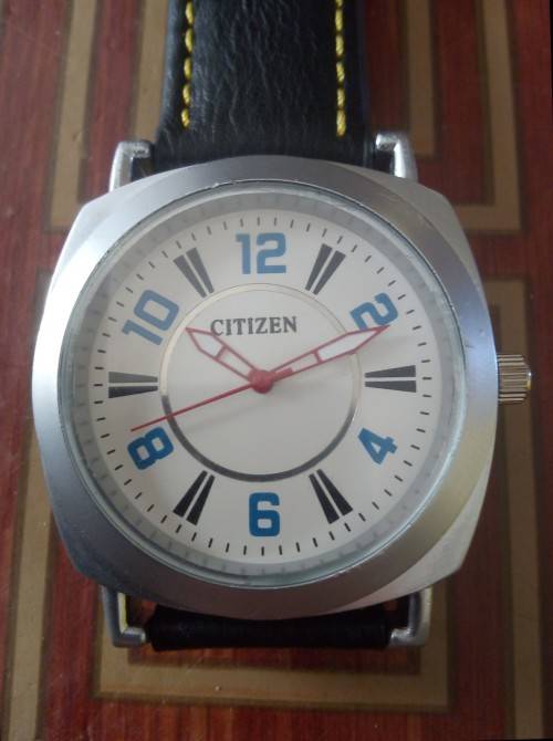 VINTAGE MEN'S CITIZEN QUARTS WHITE DIAL JAPAN MADE WRIST WATCH GOOD CONDITION