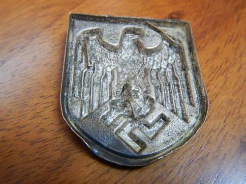 DAK TROPICAL HELMET BADGE #2 - ALL LUGS INTACT
