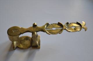 VINTAGE SCALE FOR GOLD SOVEREIGN AND HALF SOVEREIGN