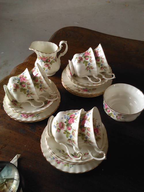 20 Piece Royal Albert Moss Rose Teaset