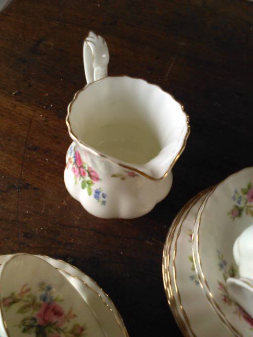 20 Piece Royal Albert Moss Rose Teaset