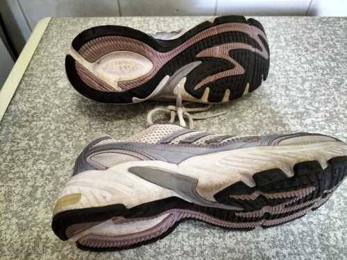 Pair of Ladies Adidas Shoes in Good Condition. Size US5.5 UK 4