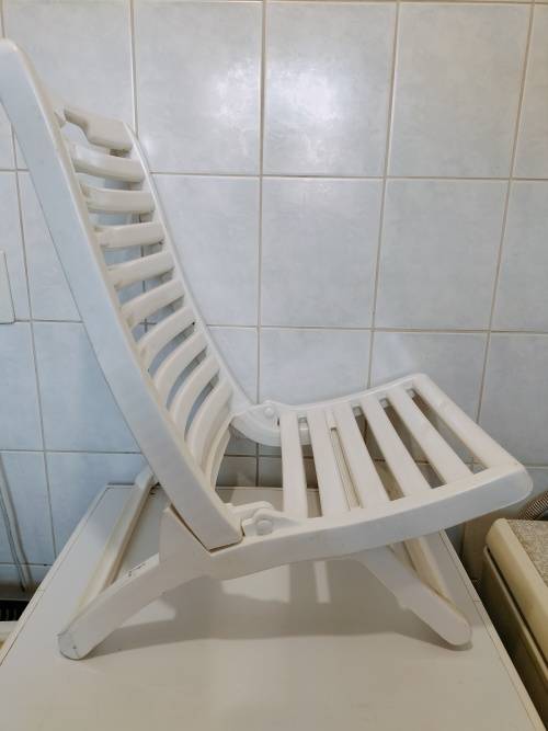 Fold Up Beach/Pool Chair. Plastic