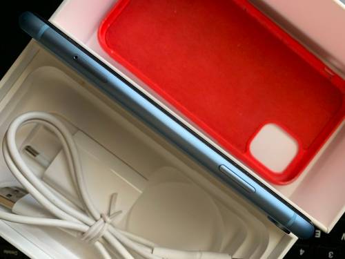 iPhone XR 64GB in almost NEW condition