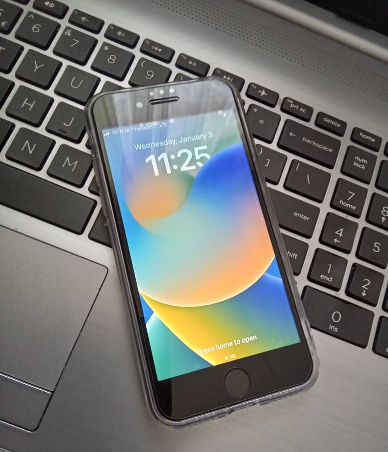 iPhone 8 64GB Black *Excellent Battery Health*