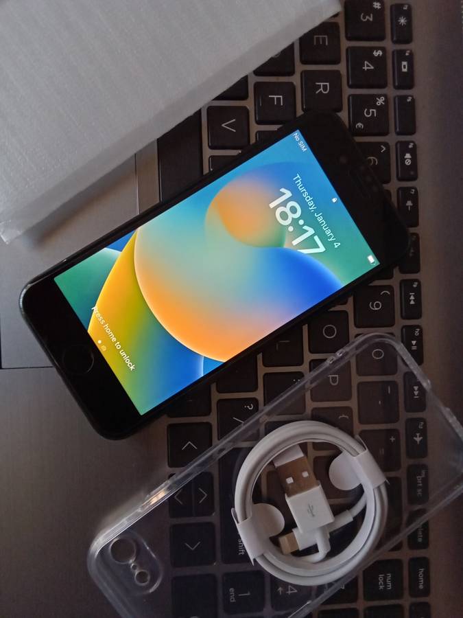 iPhone 8 64GB Black *Excellent Battery Health*