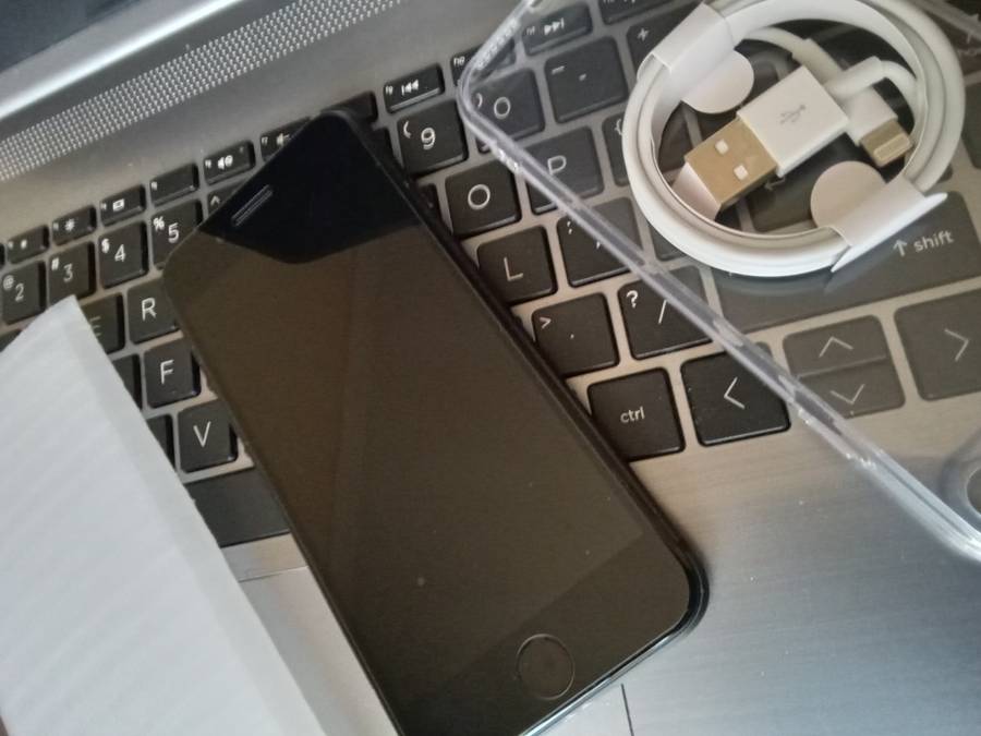 iPhone 8 64GB Black *Excellent Battery Health*