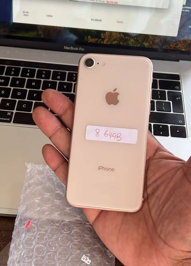 Apple iPhone 8 64GB - Gold