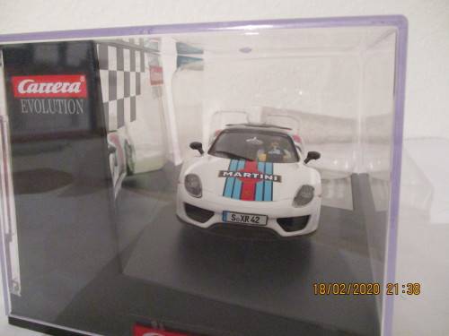 1/32 SCALE CARRERA SLOT CAR PORSCHE 918 SPYDER (MARTINI)
