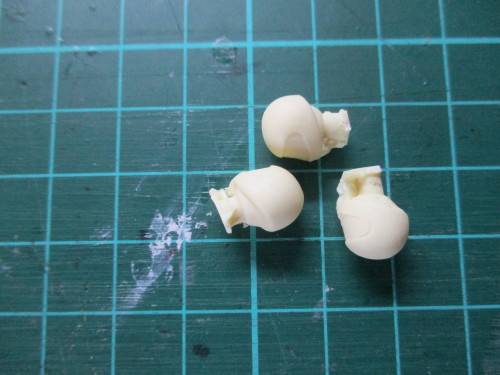 1/32 SCALE SLOT CAR DRIVERS HEAD WITH HELMET