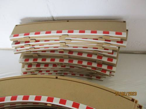 1/32 SCALE SCALEXTRIC SPORT TRACK RUNOFFS AND BARRIERS
