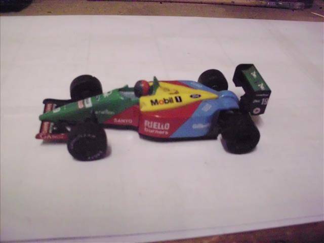 1:32 SCALE SLOT CAR - SCALEXTRIC F1 BENETTON