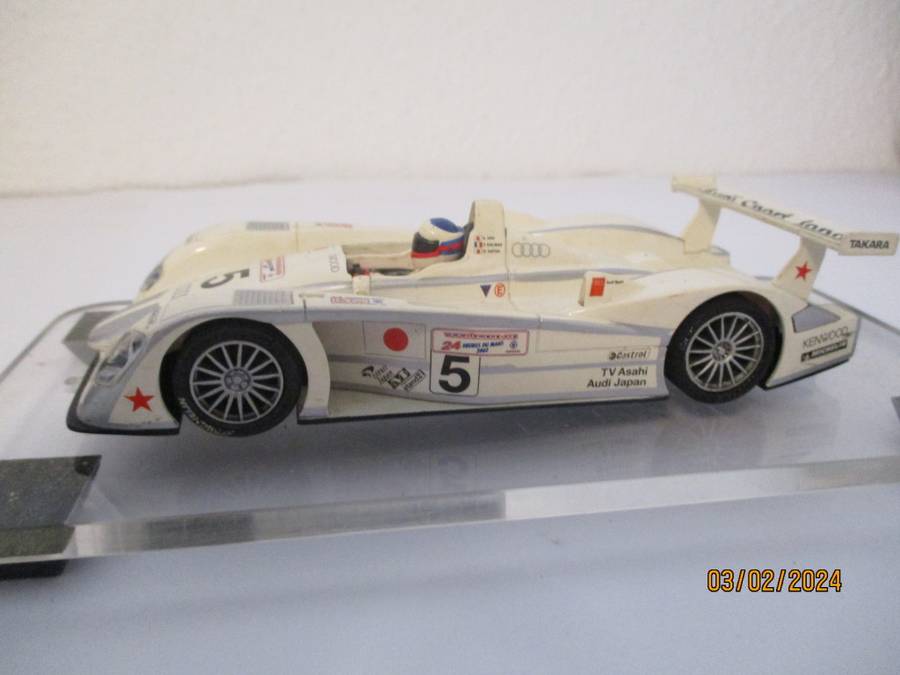 1/32 SCALE SCX SLOT CAR AUDI R8