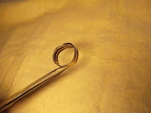 Gold Ring 9ct ladies . Beautiful piece ..PLEASE READ
