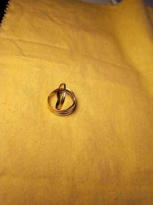 Gold Ring 9ct ladies . Beautiful piece ..PLEASE READ