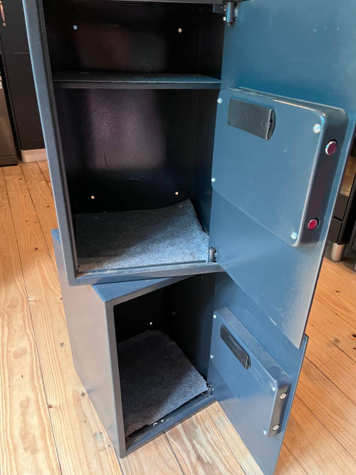 Electronic digital safes