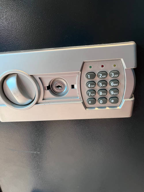 Electronic digital safes