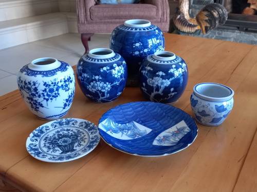 blue and white bundle of porcelain