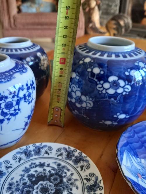 blue and white bundle of porcelain