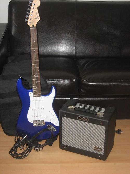 New 6 Core Squier Fender Guitar - affinity series Including 15watt Amp