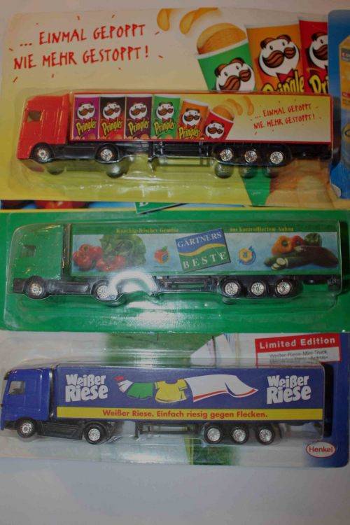 HO Scale Model Trucks (X6)